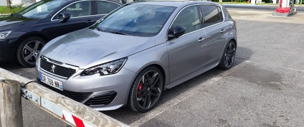 Заряженный хэтчбек Peugeot 308 заметили на дорогах Франции