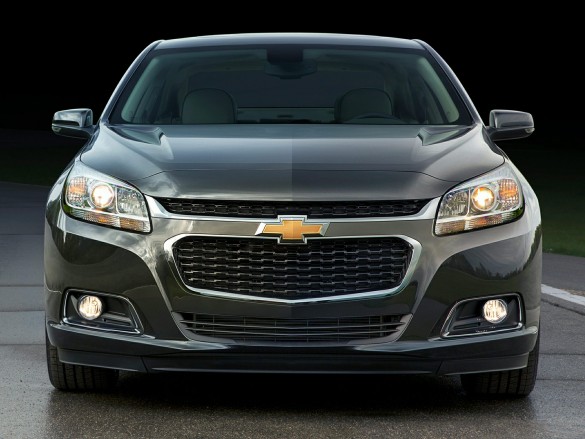 Chevrolet Malibu черного цвета, вид спереди